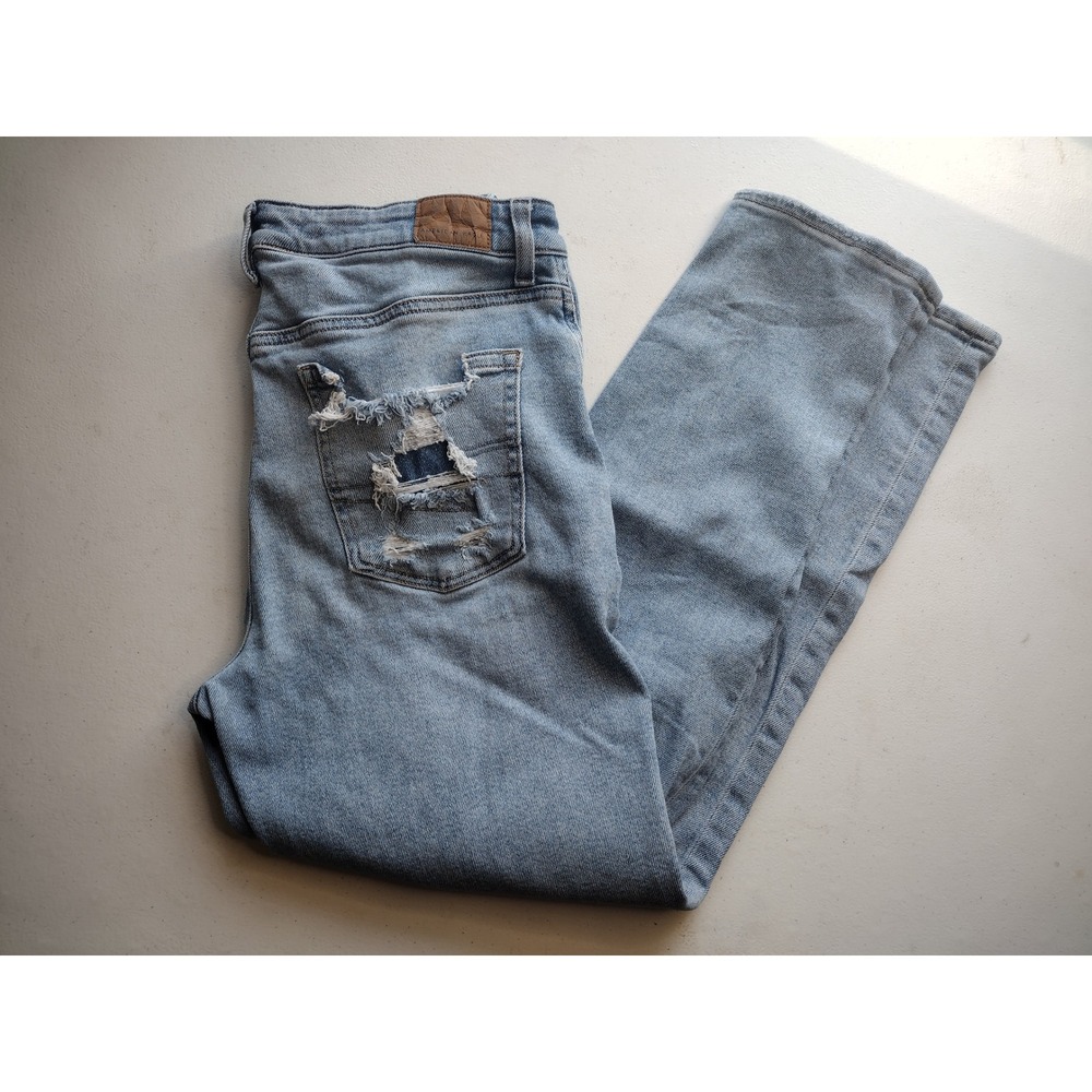 American Eagle Mom Jeans Light Wash Distressed‎ Ripped High Rise 8 Regular